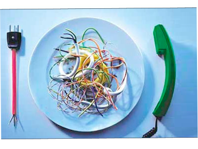 Kabel und Drähte auf einem Teller